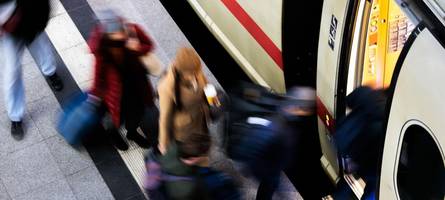 Benzin und Diesel in Bayern teurer denn je: Nachfrage an Bahntickets steigt